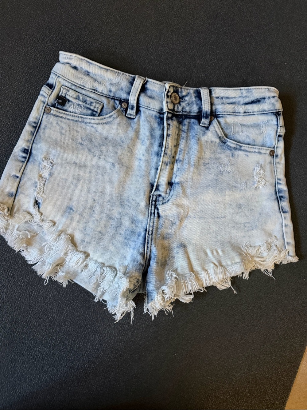 Kancan Light Wash Frayed Hem Denim Shorts 🩵